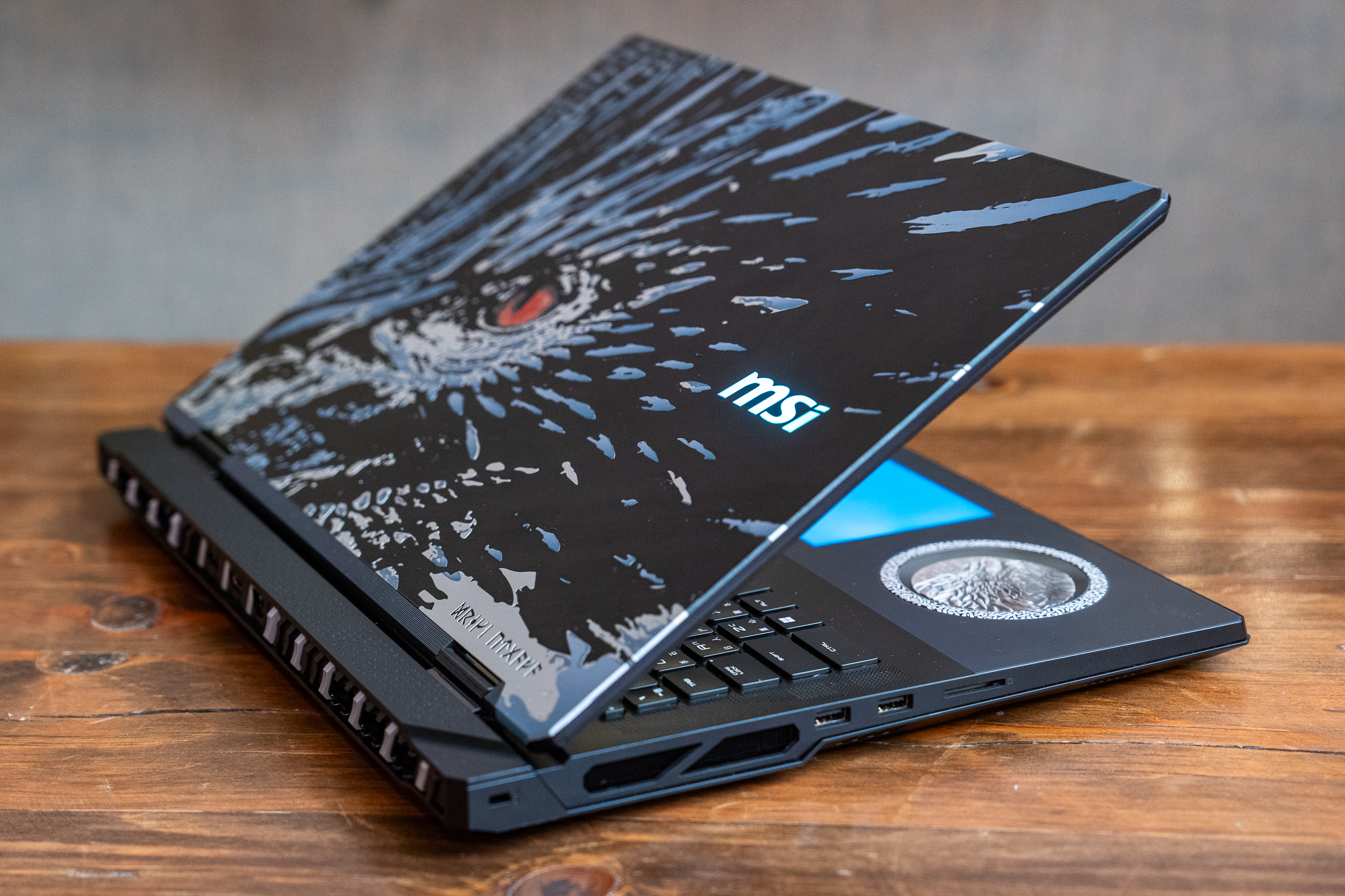  MSI Titan 18HX 2025 Edition