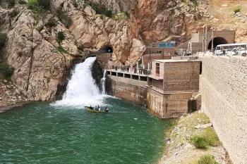آبشار بل گوهر پنهان روستای اورامان در کردستان
